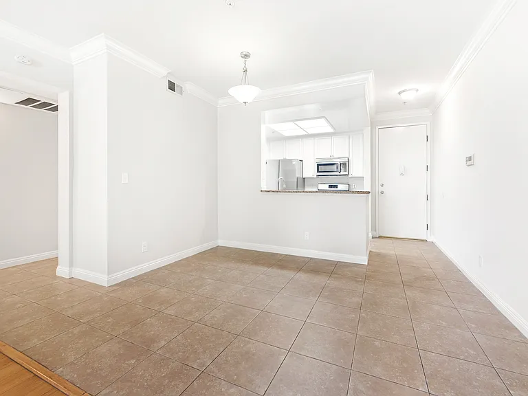 4560 Coldwater Canyon Ave #105 — Photo 6