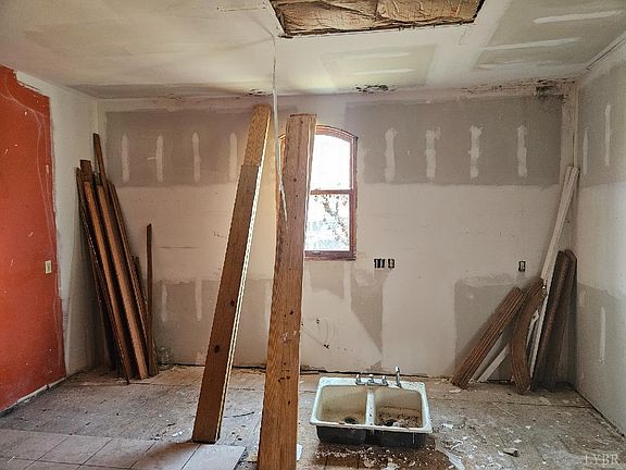 8th image of 1020 Harrison St