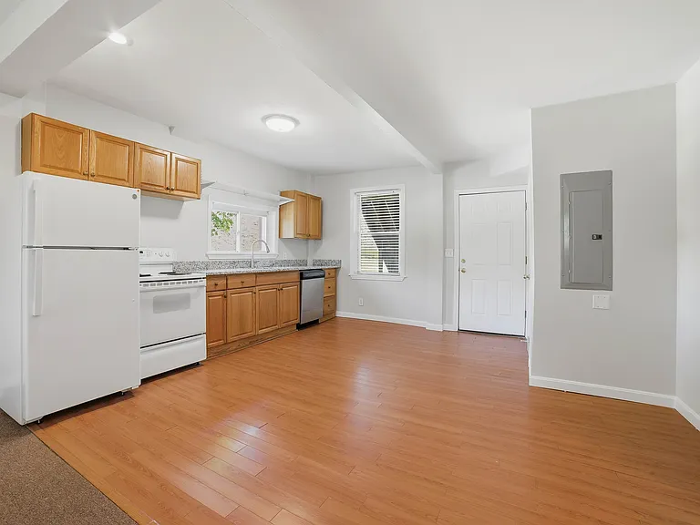 44 Howarth Rd #5 — Photo 4