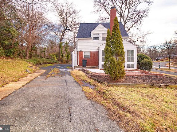 3rd image of 5810 Greenleaf Rd