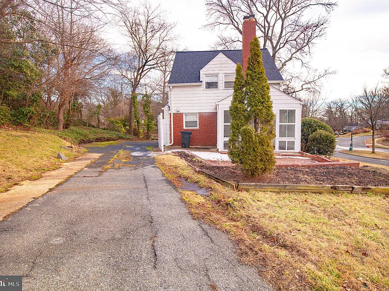 5810 Greenleaf Rd — Photo 3