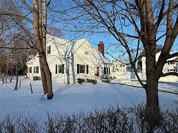 2nd image of 1518 W Water St