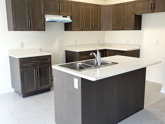 5th image of 160 Bur Oak Dr