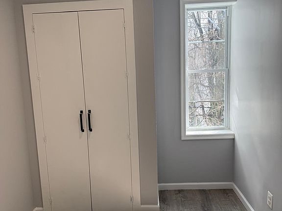 5th image of 576 Herman St