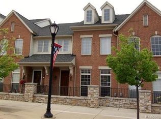 21 N Squirrel Rd #1, Auburn Hills, MI 48326