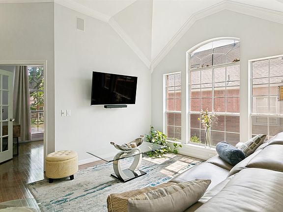 4th image of 2768 Club Ridge Dr
