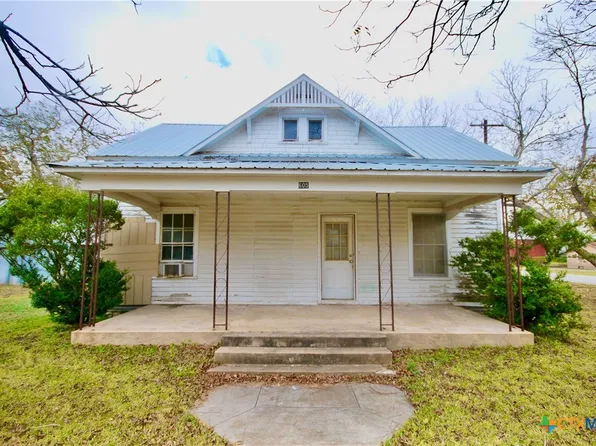 605 S Hackberry St, Moulton, TX 77975