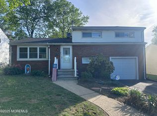 37 Florence Dr, Parlin, NJ 08859