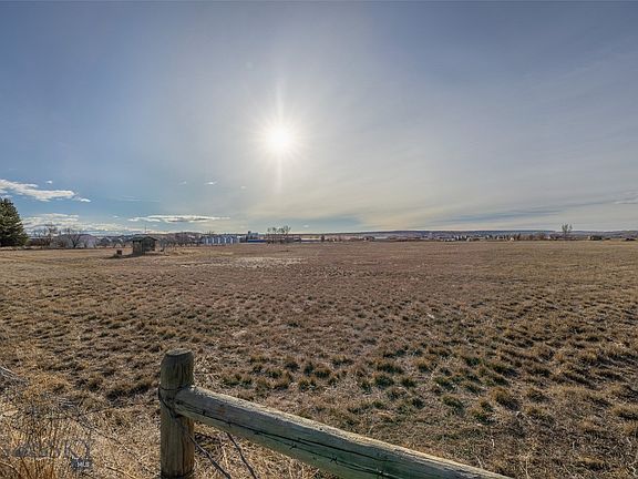 3rd image of 323 W Ivy St