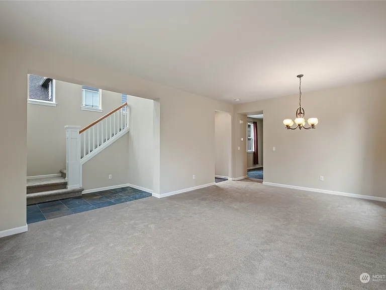 574 Lyons Pl NE — Photo 5