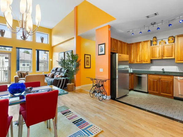 2 Harvest Dr #301, North Andover, MA 01845