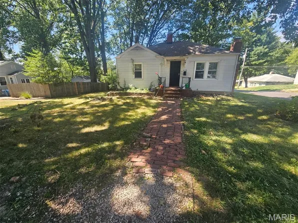 619 Millman Dr, Saint Louis, MO 63135