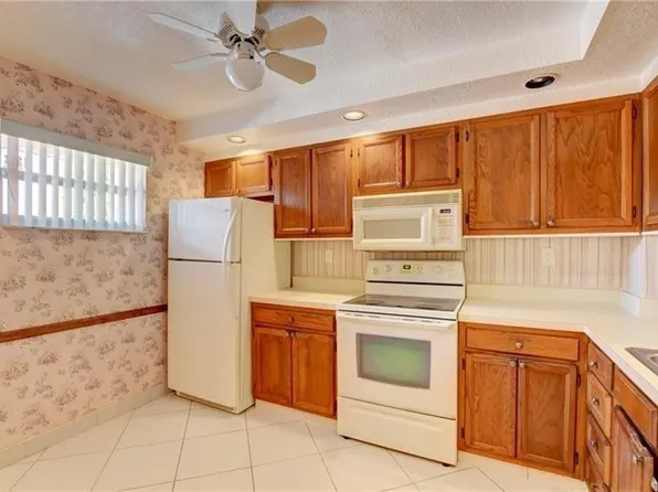8735 RAMBLEWOOD Drive #212, Coral Springs, FL 33071