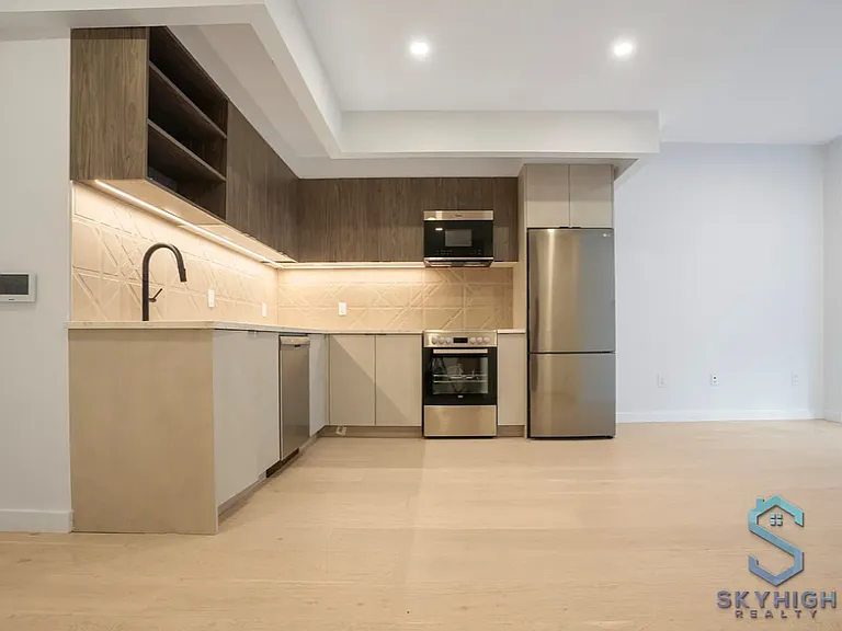 37-25 32nd St #5G — Photo 4
