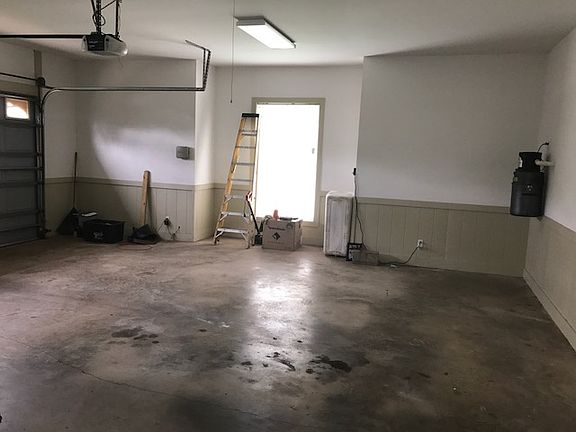 Oversized 2 car Garage