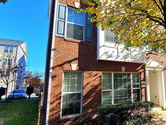 4th image of 15249 Leicestershire St