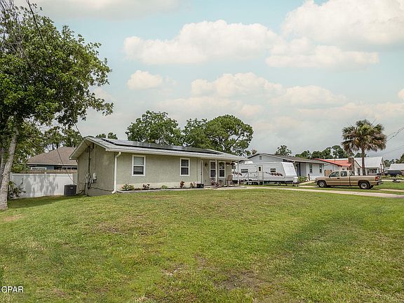 2nd image of 2318 Oakwood St