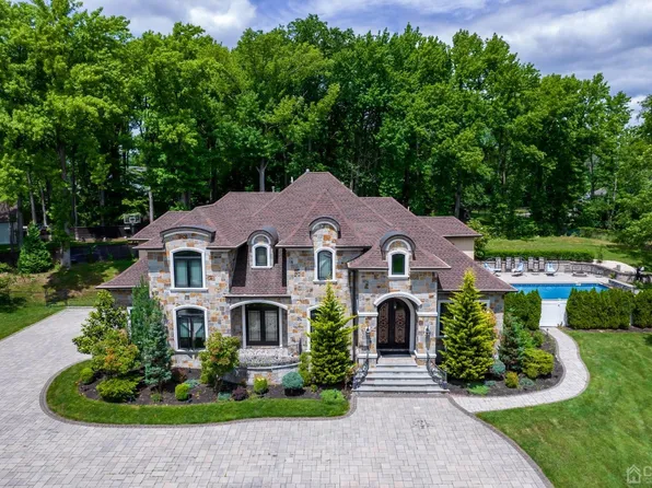 189 Stafford Rd, Colonia, NJ 07067