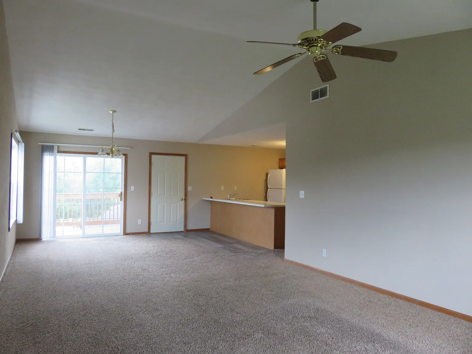 3 bed, 1425 sqft, $1,795 — Photo 3