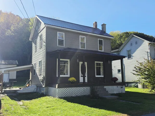 300 River View Dr, Riddlesburg, PA 16672