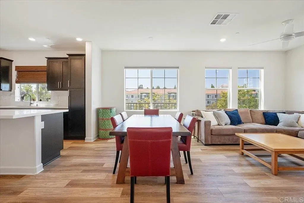 4 bed, 3.5 bath, 2213 sqft, $4,388 — Photo 4