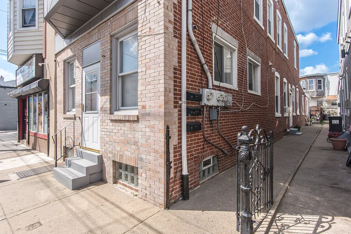 Building Photo - 2348 Orthodox St #2
