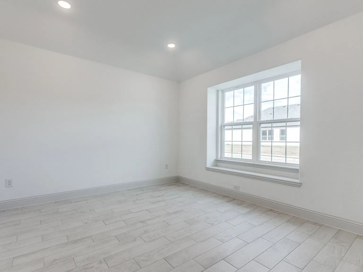 4 bed, 1981 sqft, $2,300 — Photo 4