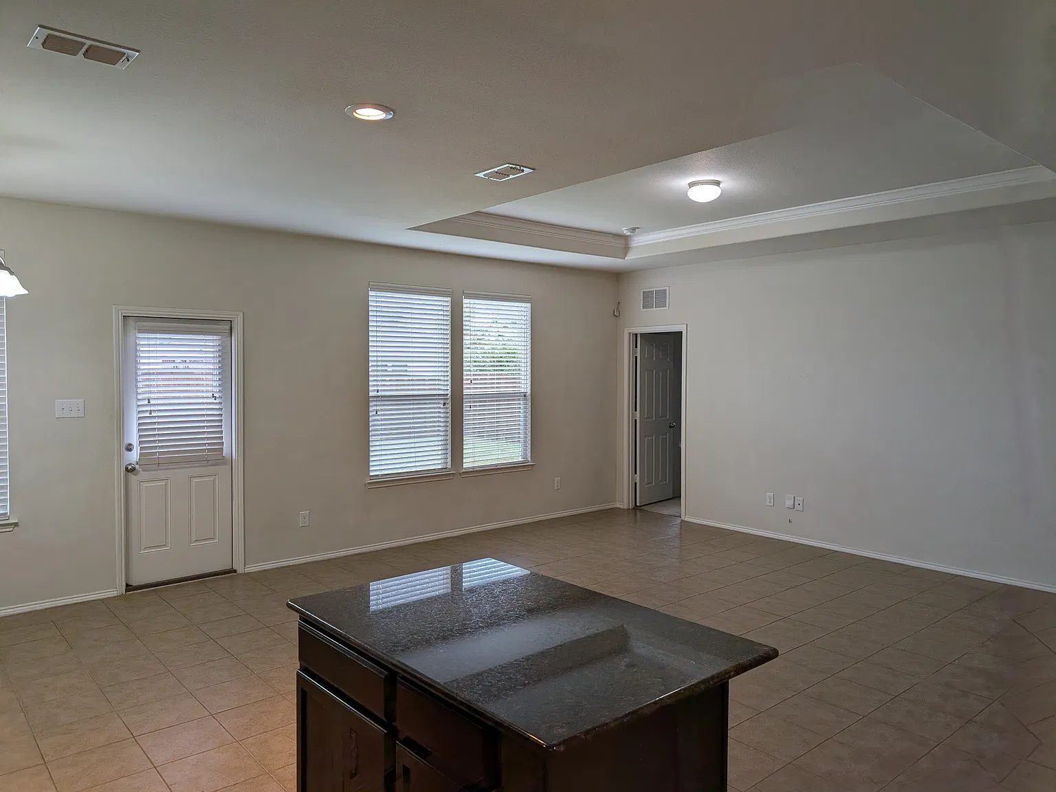 3 bed, 1500 sqft, $1,950 — Photo 2