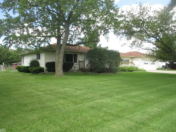 1060 Elizabeth St, Marine City, MI 48039