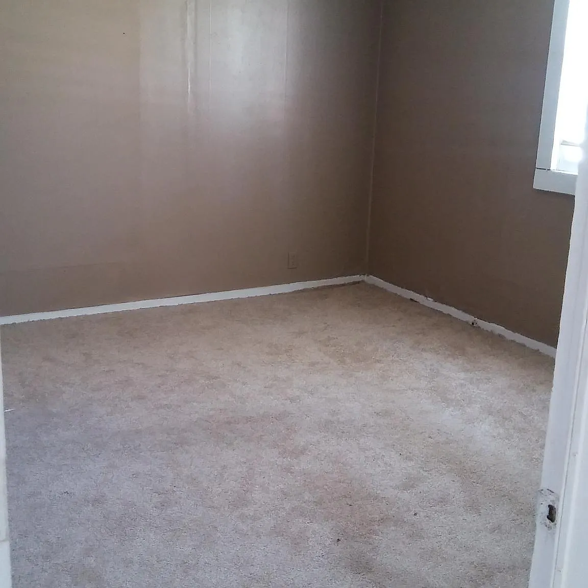 3 bed, 1200 sqft, $850 — Photo 3