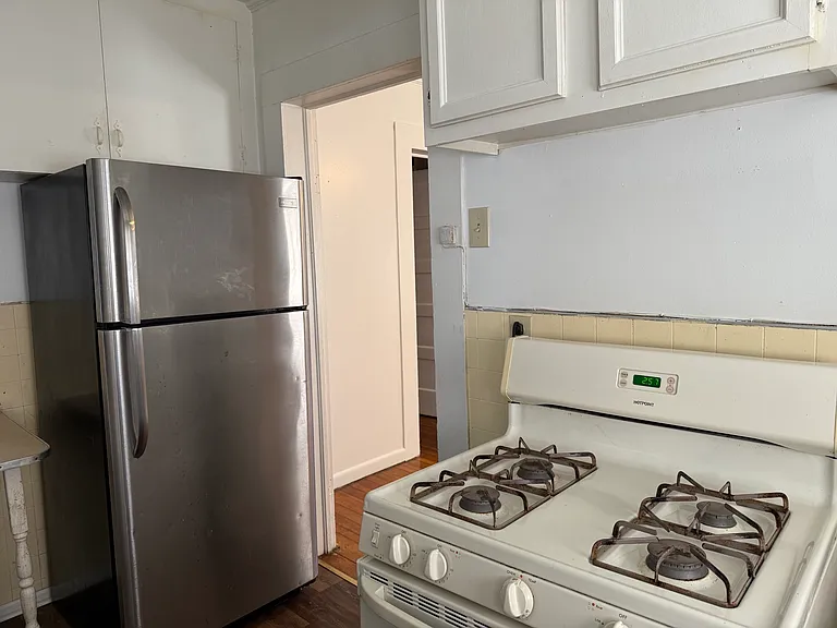 1705 W 7th St — Photo 3
