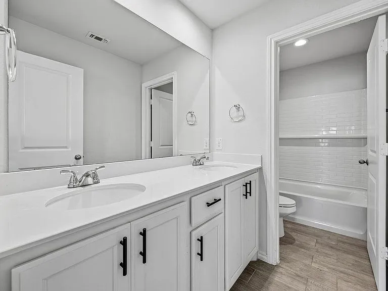 1024 Runnels Ln — Photo 24
