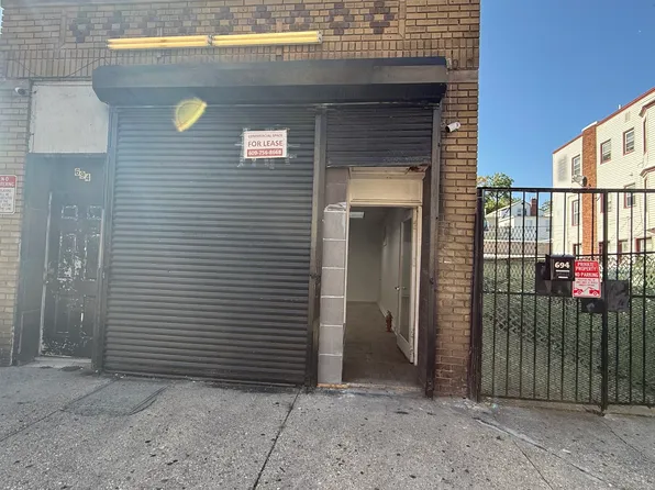 694 Summer Ave Floor 3, Newark, NJ 07104