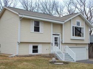 W299S10917 Valley Ridge Dr, Mukwonago, WI 53149