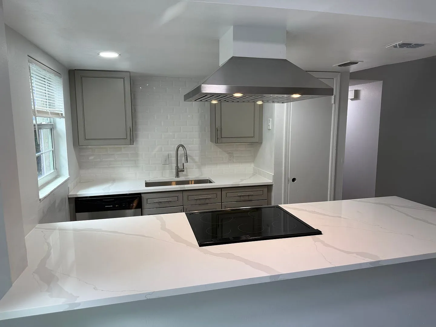 726 Edgewater Drive — Photo 2