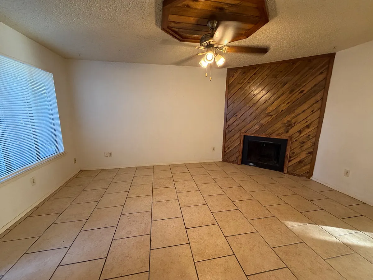 Building Photo - 7407 Waco Ave #C