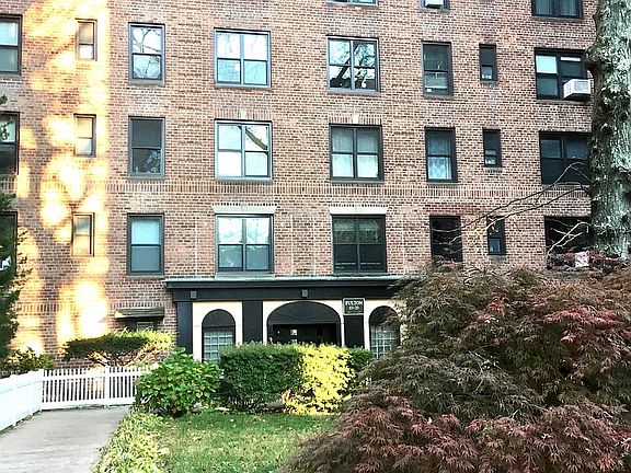 3rd image of 83-20 98th St APT 4A