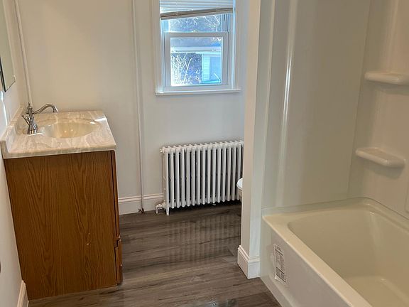 3rd image of 98 New Paltz Rd #1