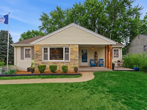 6635 Sunset Ter, Windsor Heights, IA 50324