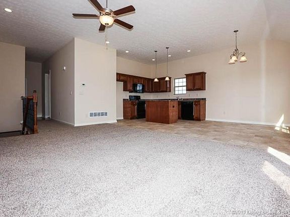 Living space to kitchen 