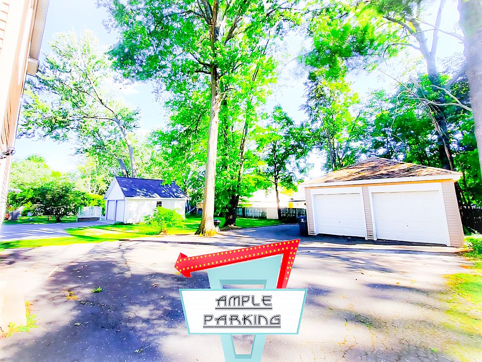 The back yard is quite large. Providing plenty of parking for all tenants and their guest. Also a great spot to have BBQ's. Your home will become a destination for your friends because of its close proximity to many of the town's best features.
