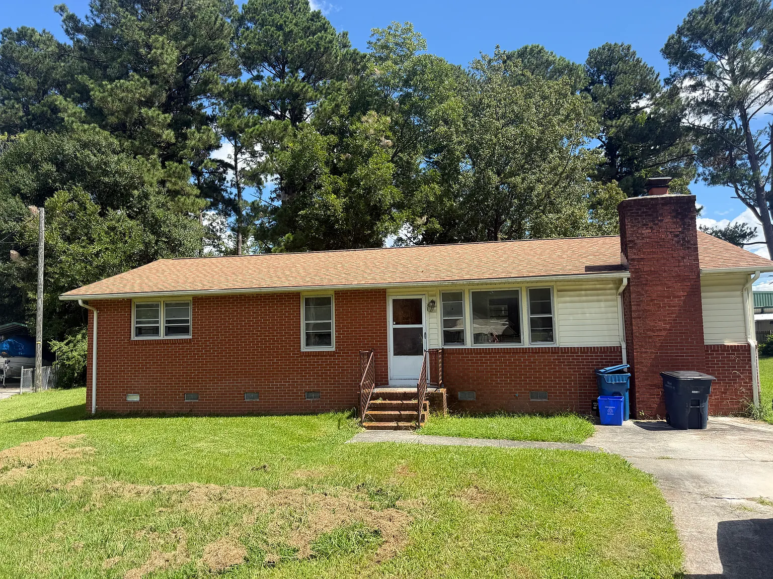 3 bed, 1240 sqft, $1,300 — Photo 2