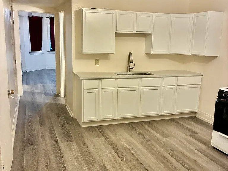 1706 N Springfield Ave — Photo 1