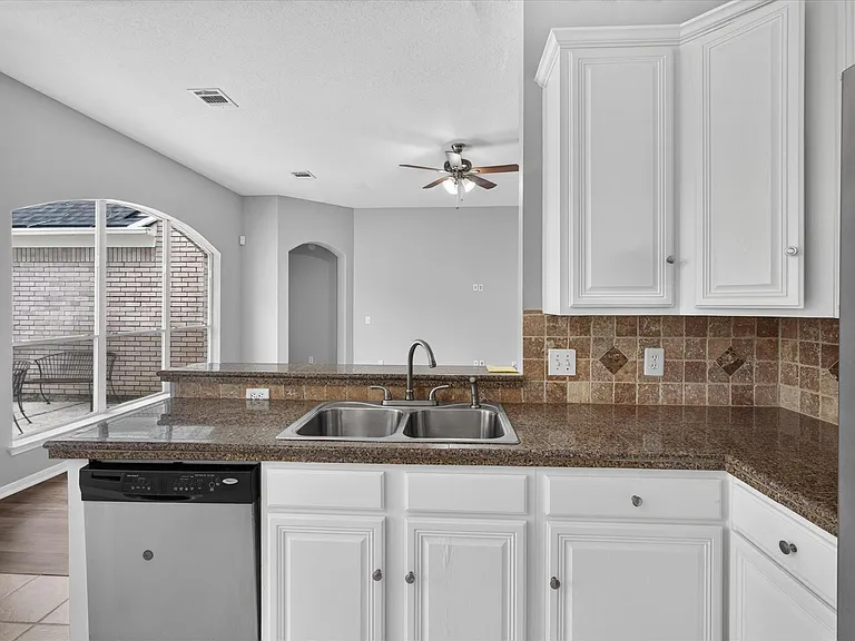 26 Millport Dr — Photo 9
