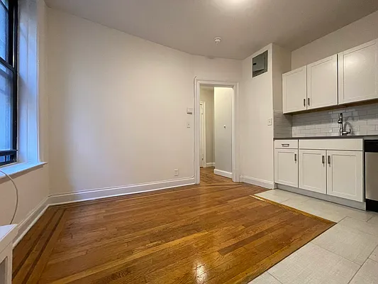 Rented by Hillel Realty Group | media 17