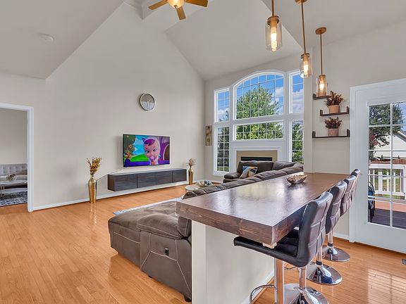 3rd image of 22679 Oatlands Grove Pl