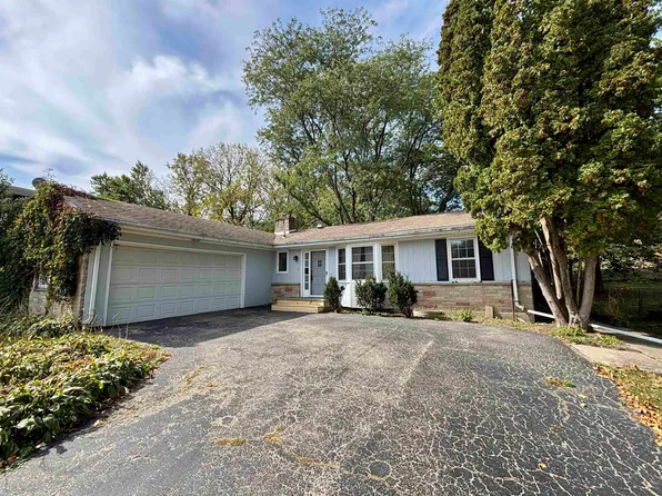 911 Kenmore Rd, Rockford, IL 61108