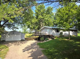 8803 Woodruff Rd, Blanchard, MI 49310