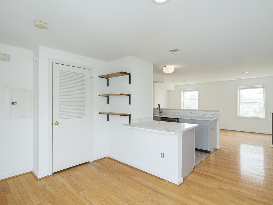 1st image of 921 Lombard St APT E