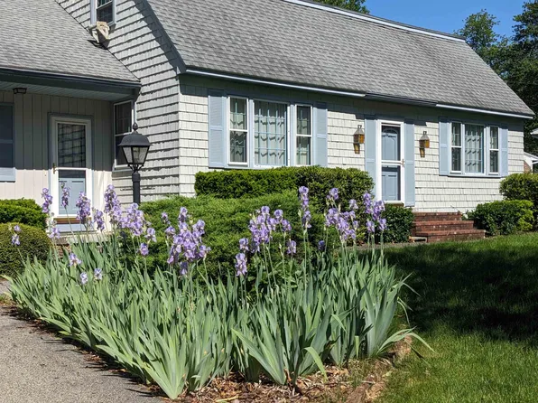 19 Sweetbriar Lane, Hampton, NH 03842
